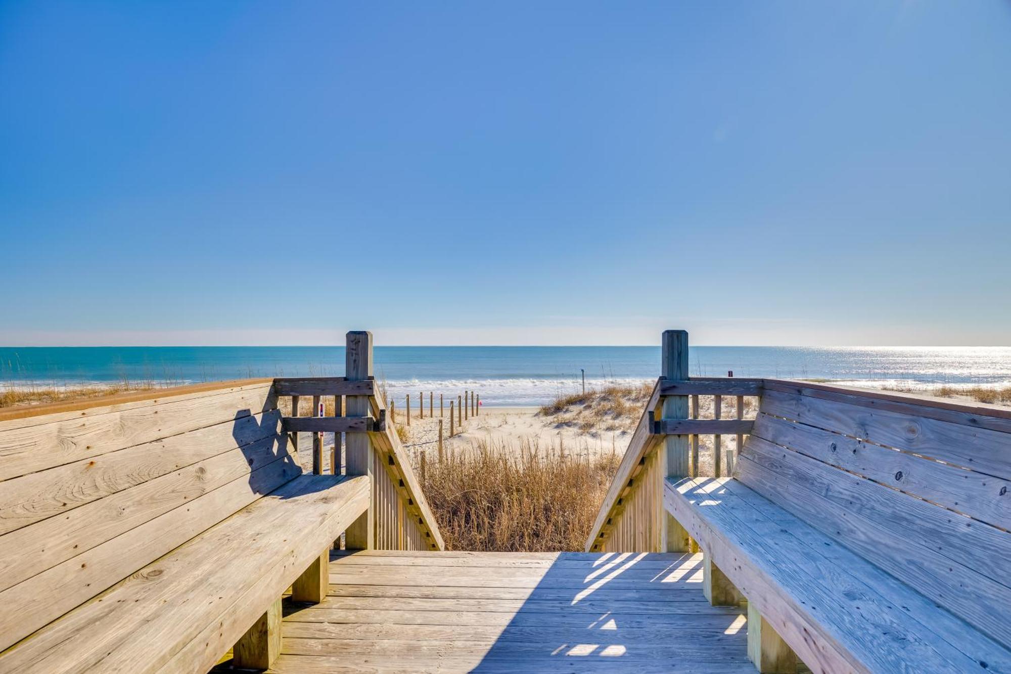 Lovely Emerald Isle Home, Walk To Beach! Kültér fotó