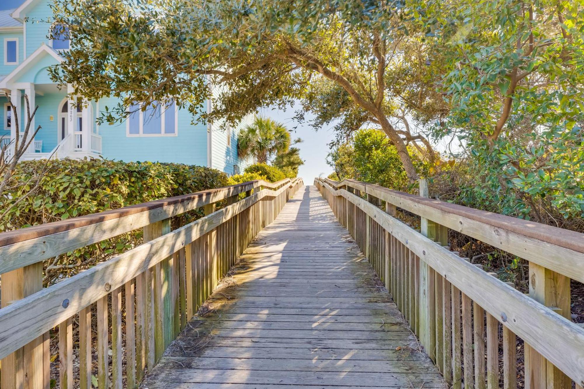 Lovely Emerald Isle Home, Walk To Beach! Kültér fotó