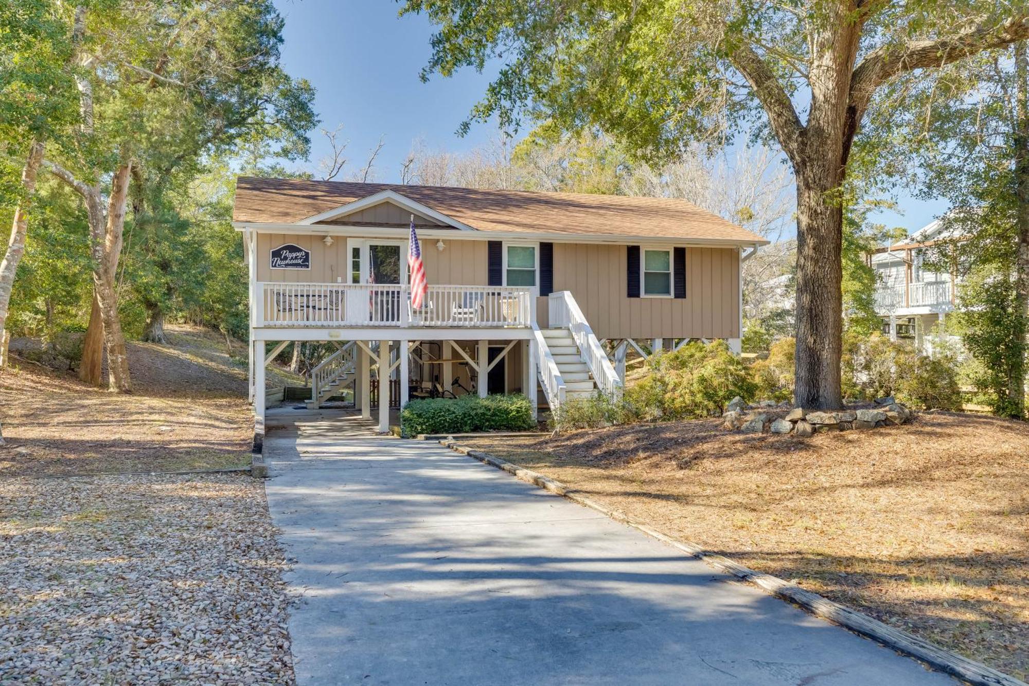Lovely Emerald Isle Home, Walk To Beach! Kültér fotó